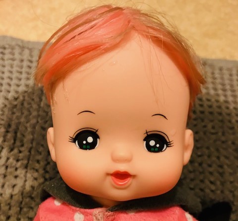 お風呂に入れて髪がピンクに変わったメルちゃん